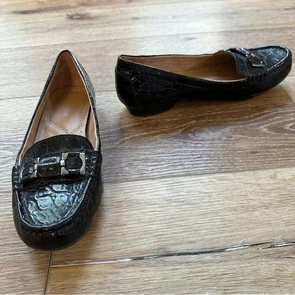 Naturalizer Northall Women's Black Loafer with Silver Buckle Size 7 1/2 GUC - Picture 2 of 12